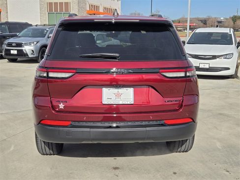 Used 2025 Jeep Grand Cherokee Limited w/ Black Appearance Package image 5