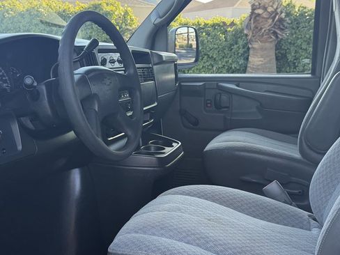 Used 2005 Chevrolet Express 3500 Extended Passenger RWD image 10