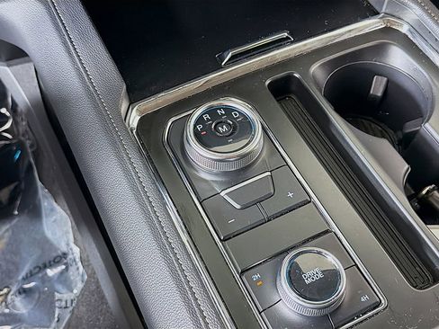 Used 2024 Ford Expedition XLT image 39