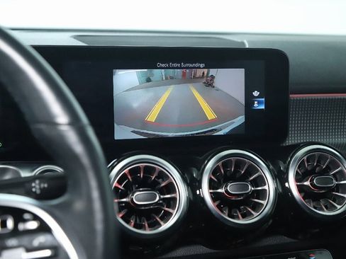 Used 2022 Mercedes-Benz GLB 250 4MATIC image 31