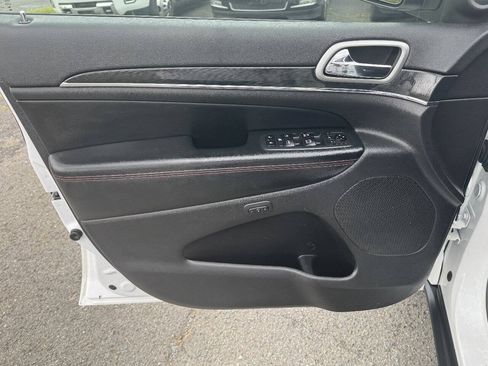 Used 2018 Jeep Grand Cherokee Trailhawk AWD/4WD image 6