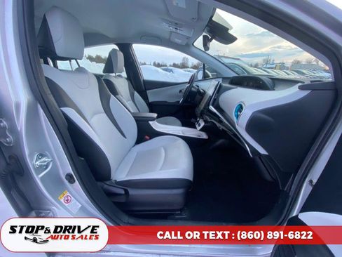 Used 2018 Toyota Prius Prime Advanced image 18