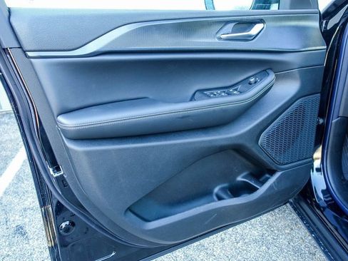 New 2025 Jeep Grand Cherokee Altitude image 23