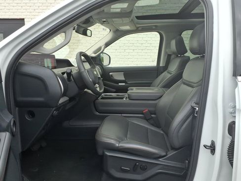 Used 2025 Ford Expedition Active AWD/4WD image 12