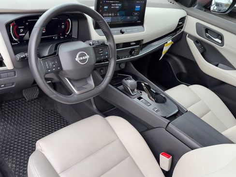 Certified 2025 Nissan Rogue SL image 16