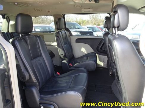 Used 2014 Chrysler Town & Country Touring-L w/ Driver Convenience Group FWD image 15