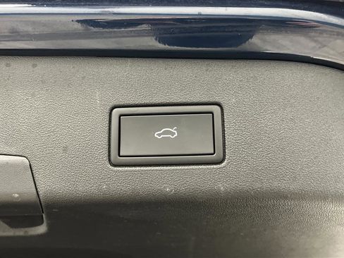 Used 2023 Volkswagen ID.4 Pro S Plus image 16