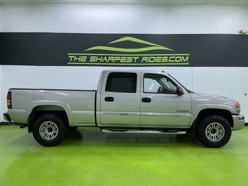 Used 2004 GMC Sierra 2500 SLT w/ Skid Plate Package image 11