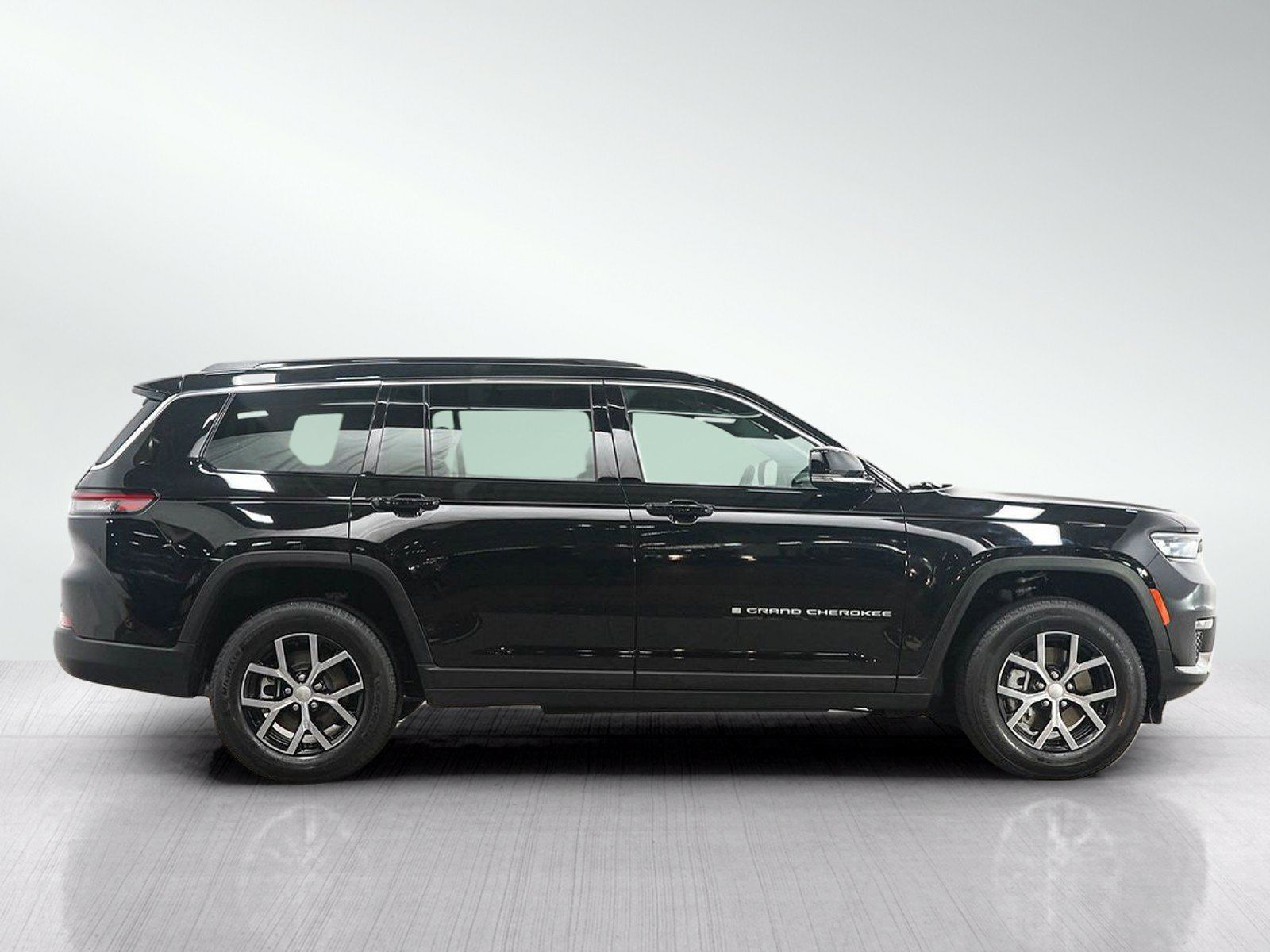 Used 2025 Jeep Grand Cherokee L Limited AWD/4WD image 6
