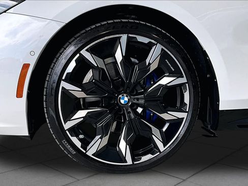 Used 2025 BMW 530i w/ M Sport Package RWD image 10