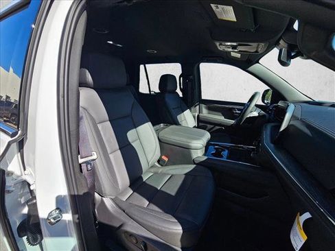 Used 2025 Chevrolet Tahoe LT w/ Comfort Package image 18