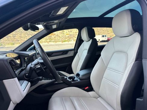 Certified 2024 Porsche Cayenne S image 5