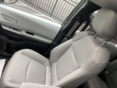 Used 2025 Toyota Sienna XLE AWD/4WD image 31