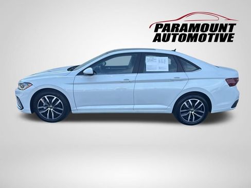 Used 2025 Volkswagen Jetta SE FWD image 4