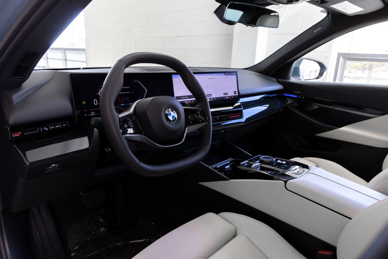 Certified 2024 BMW 530i w/ Convenience Package RWD image 16