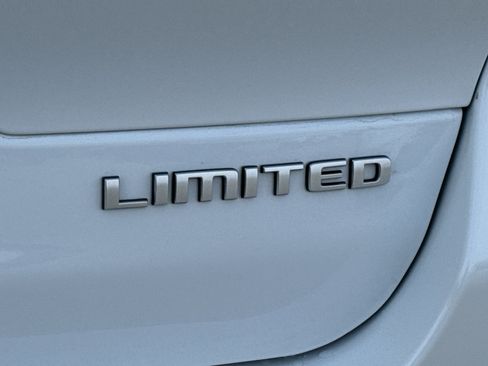New 2025 Jeep Grand Cherokee L Limited w/ Trailer Tow Package AWD/4WD image 8