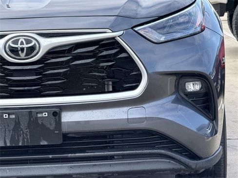 Used 2024 Toyota Highlander XLE image 9