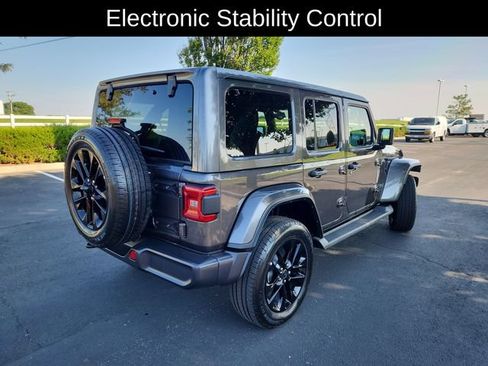 Used 2025 Jeep Wrangler Unlimited Sahara AWD/4WD image 11