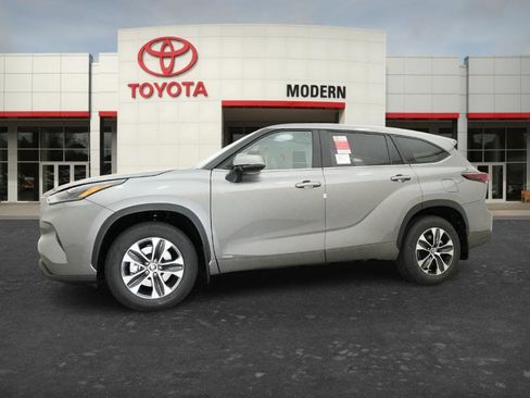 New 2026 Toyota Highlander XLE AWD/4WD image 2
