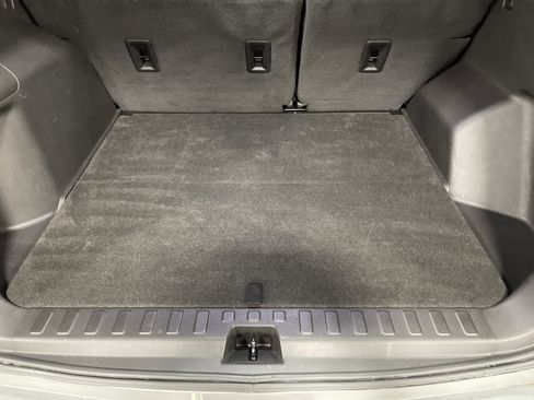 Used 2023 GMC Terrain SLT image 13