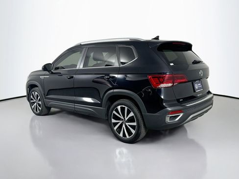 Certified 2022 Volkswagen Taos SE w/ Panoramic Sunroof Package image 7