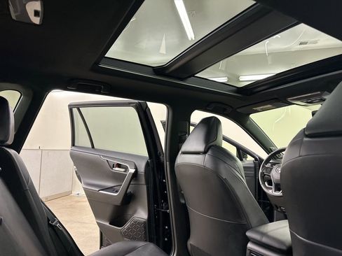 Used 2020 Toyota RAV4 XSE image 21