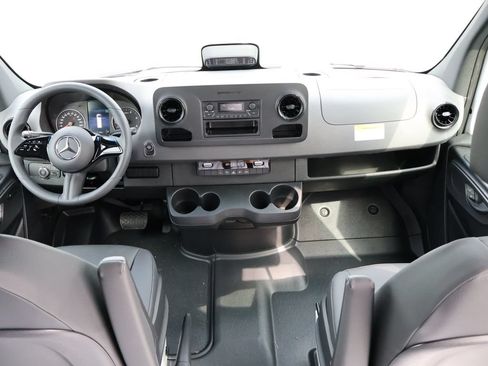 Used 2025 Mercedes-Benz Sprinter 2500 image 13