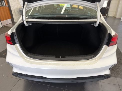 Used 2024 Kia Forte LXS image 9