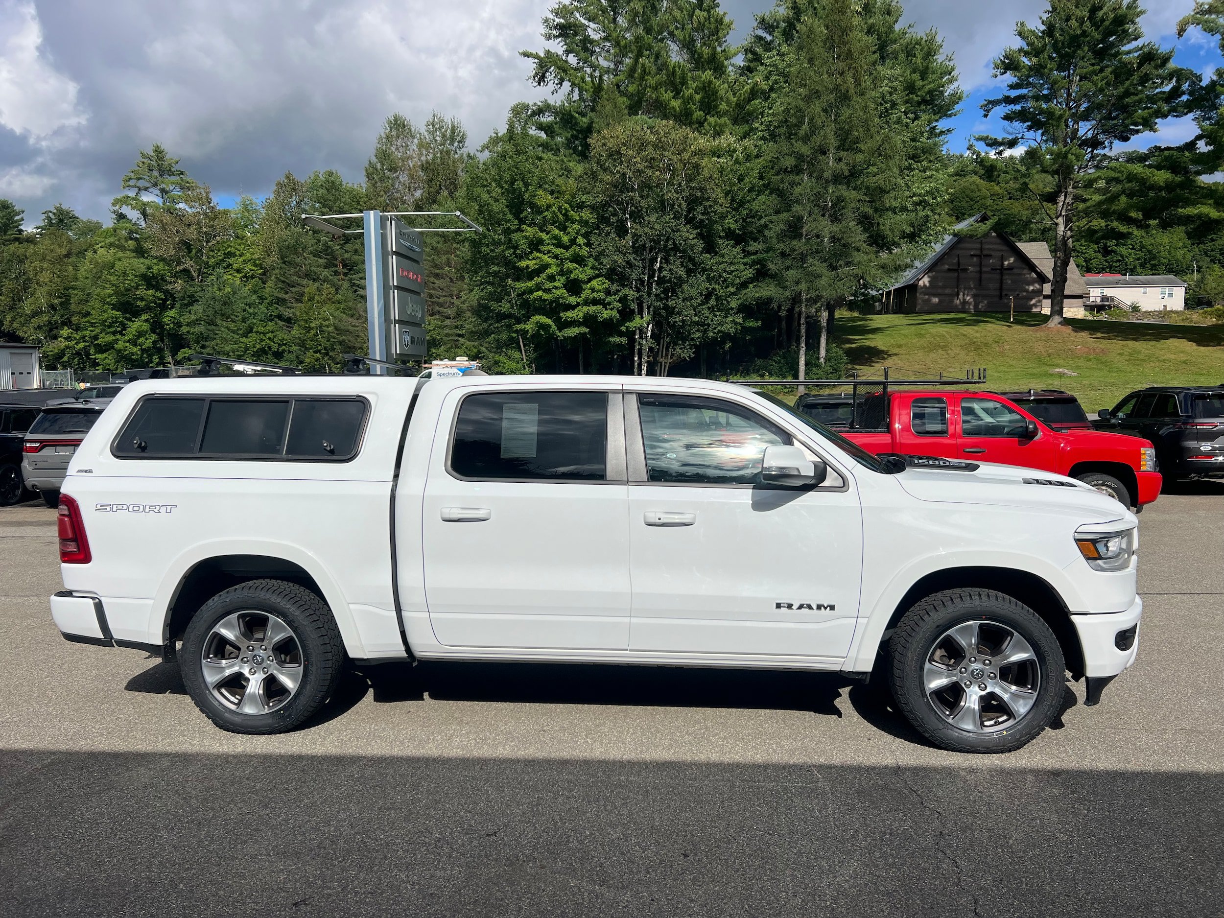 Used 2022 RAM 1500 Laramie w/ Sport Appearance Package AWD/4WD image 4