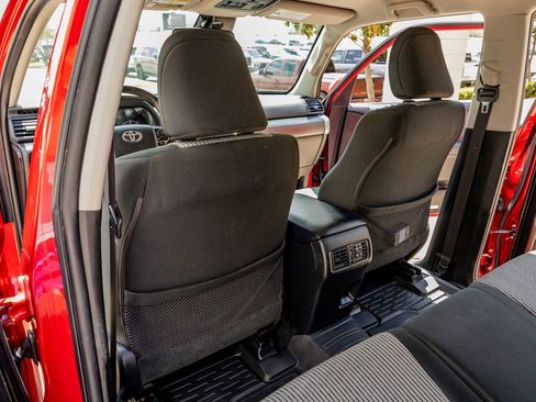 Used 2022 Toyota 4Runner SR5 AWD/4WD image 33