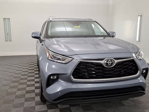 Used 2024 Toyota Highlander Limited image 7