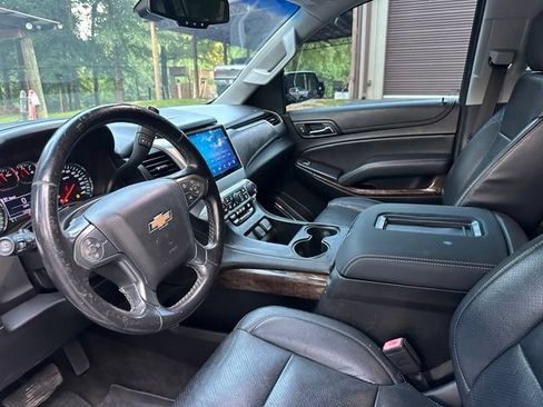 Used 2018 Chevrolet Suburban LS RWD image 13