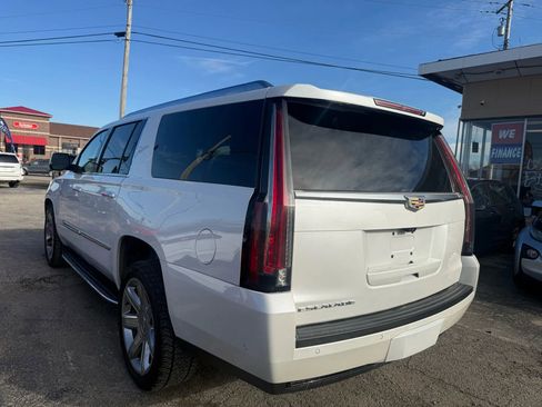 Used 2017 Cadillac Escalade ESV Luxury image 4