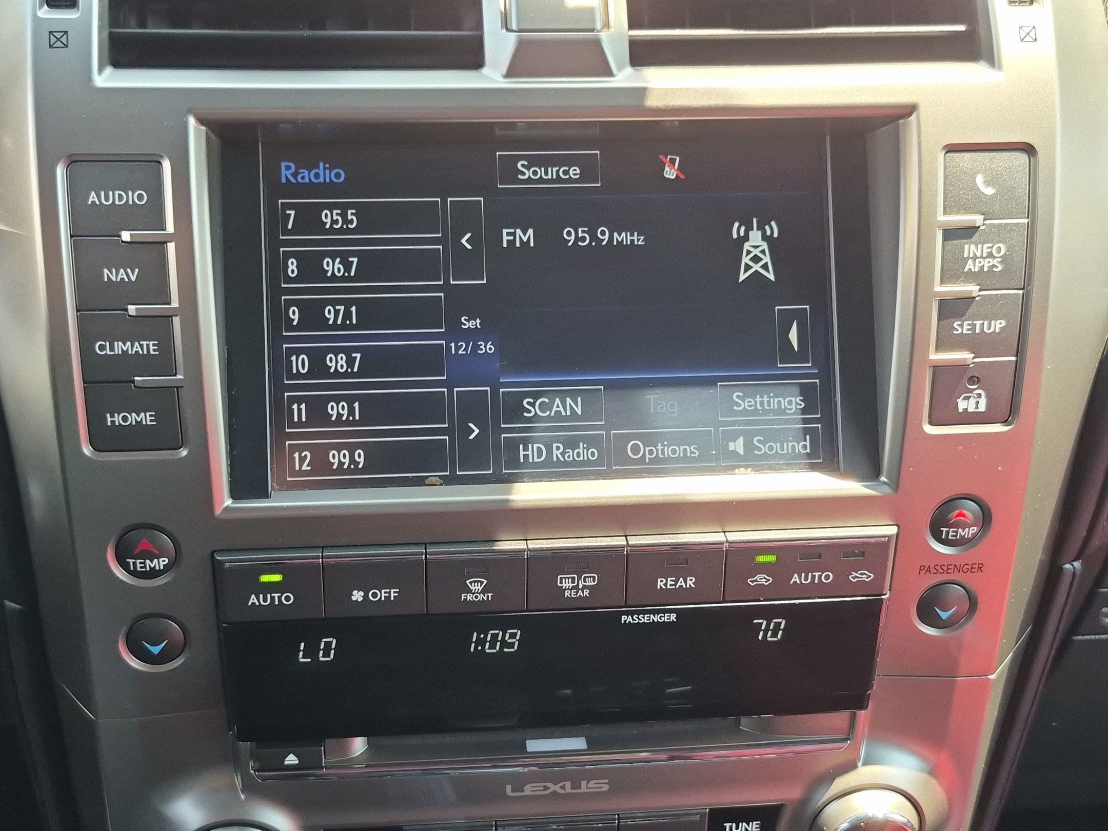 Used 2021 Lexus GX 460 Luxury w/ Sport Design Package AWD/4WD image 22
