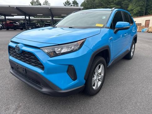 Used 2019 Toyota RAV4 LE w/ Carpet Mat Package AWD/4WD image 9