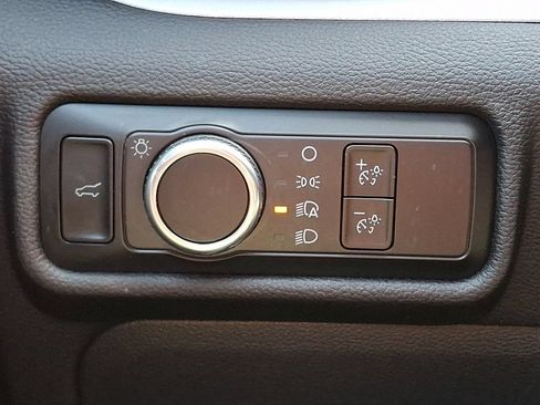 Used 2023 Ford Explorer XLT AWD/4WD image 25