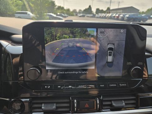 Used 2025 Nissan Pathfinder Platinum AWD/4WD image 20