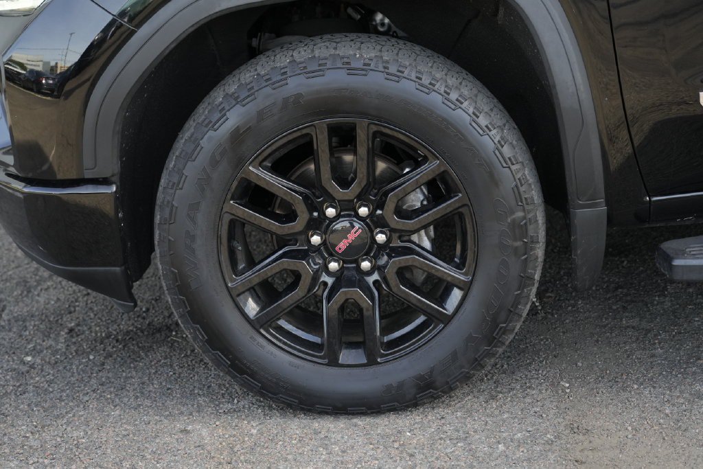 Used 2021 GMC Sierra 1500 Elevation w/ LPO, Elevation Black Package AWD/4WD image 13
