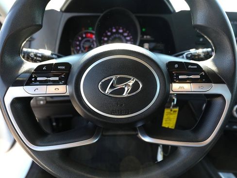 Used 2021 Hyundai Elantra SE FWD image 15