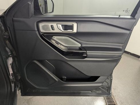 Used 2022 Ford Explorer ST w/ ST Street Pack image 29