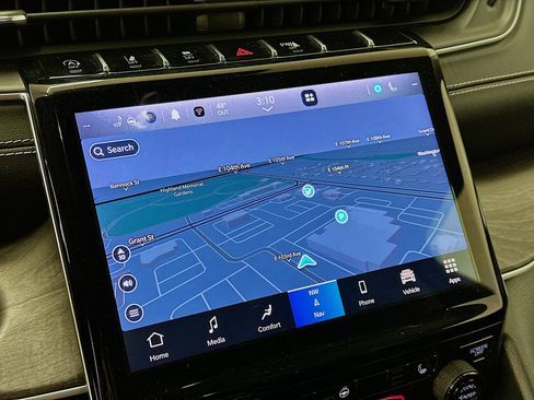 Used 2023 Jeep Grand Cherokee Limited w/ Black Appearance Package image 22