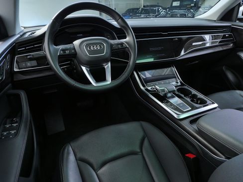 Used 2023 Audi Q8 Premium Plus w/ Premium Plus Package AWD/4WD image 3