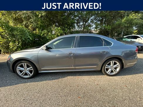 Used 2015 Volkswagen Passat 1.8T SEL Premium FWD image 3