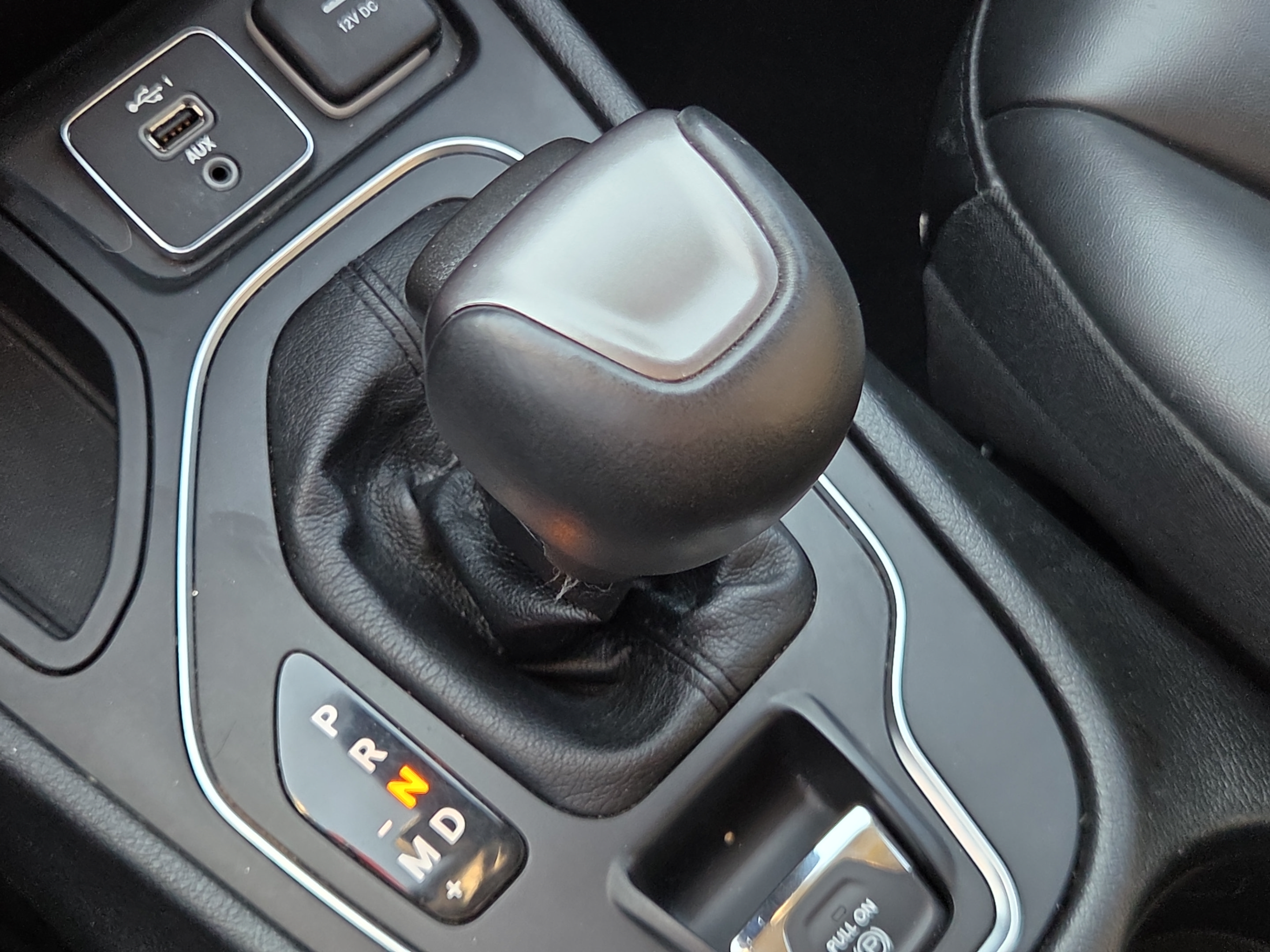 Used 2019 Jeep Cherokee Latitude Plus FWD image 21