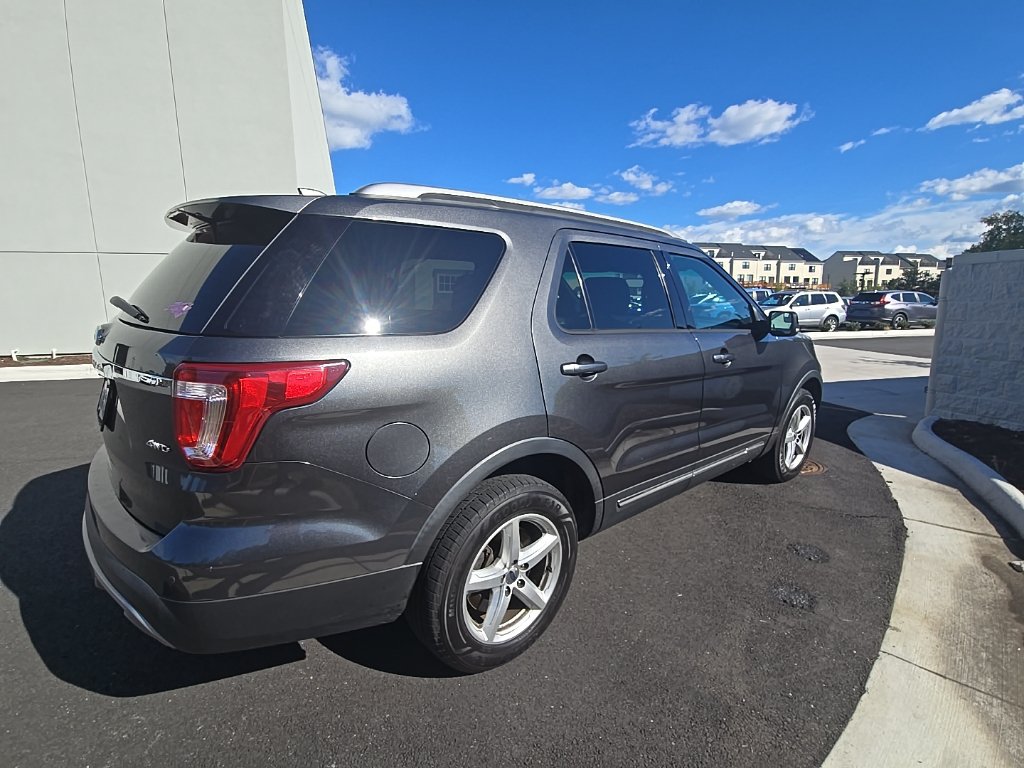 Used 2016 Ford Explorer XLT w/ Equipment Group 202A AWD/4WD image 5