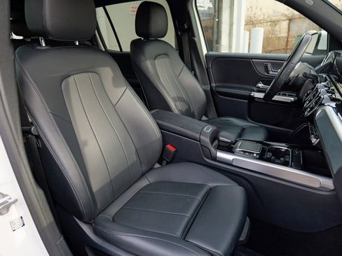 Used 2022 Mercedes-Benz GLB 250 image 35