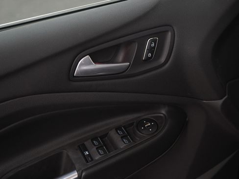 Used 2013 Ford C-MAX SEL image 22