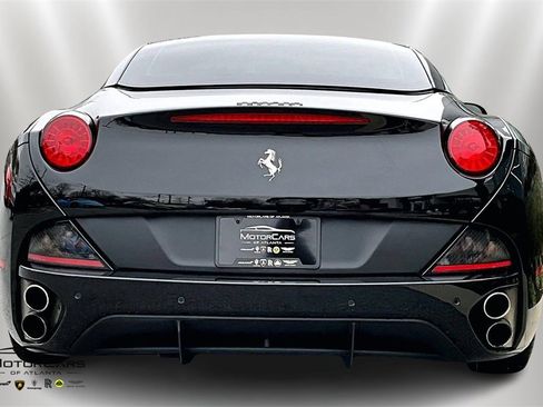 Used 2013 Ferrari California image 4