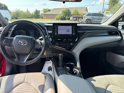 Used 2022 Toyota Camry SE image 15