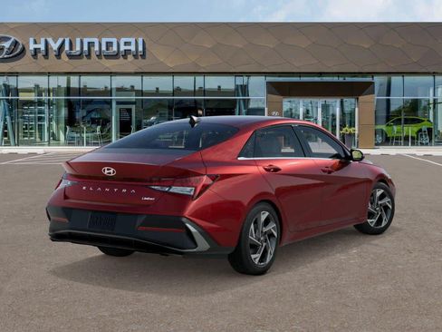 Used 2025 Hyundai Elantra Limited FWD image 4